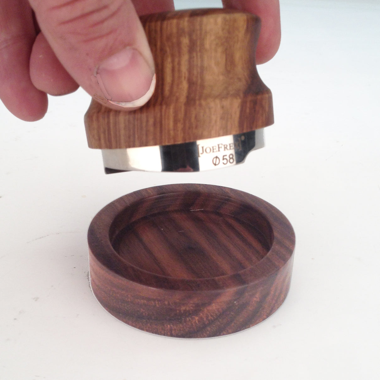 TAMPER REST WALNUT 58,5mm